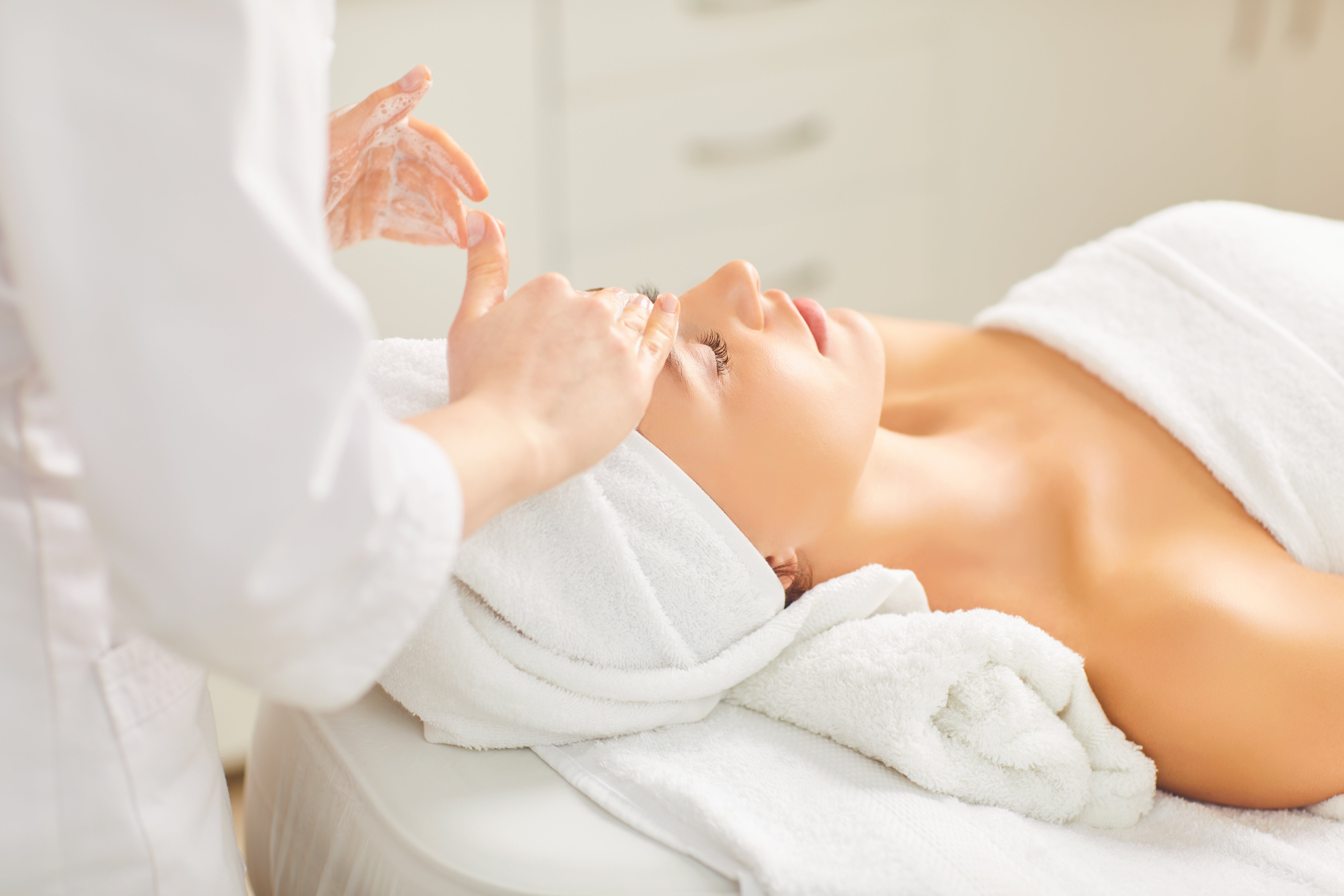 Tratamiento facial en cabina