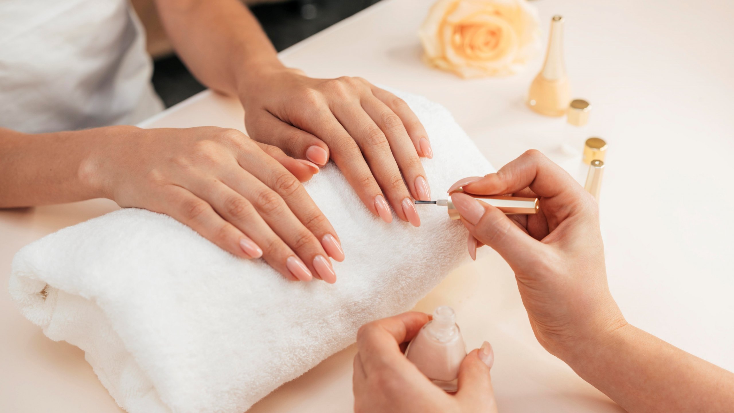 Manicuría con esmaltado